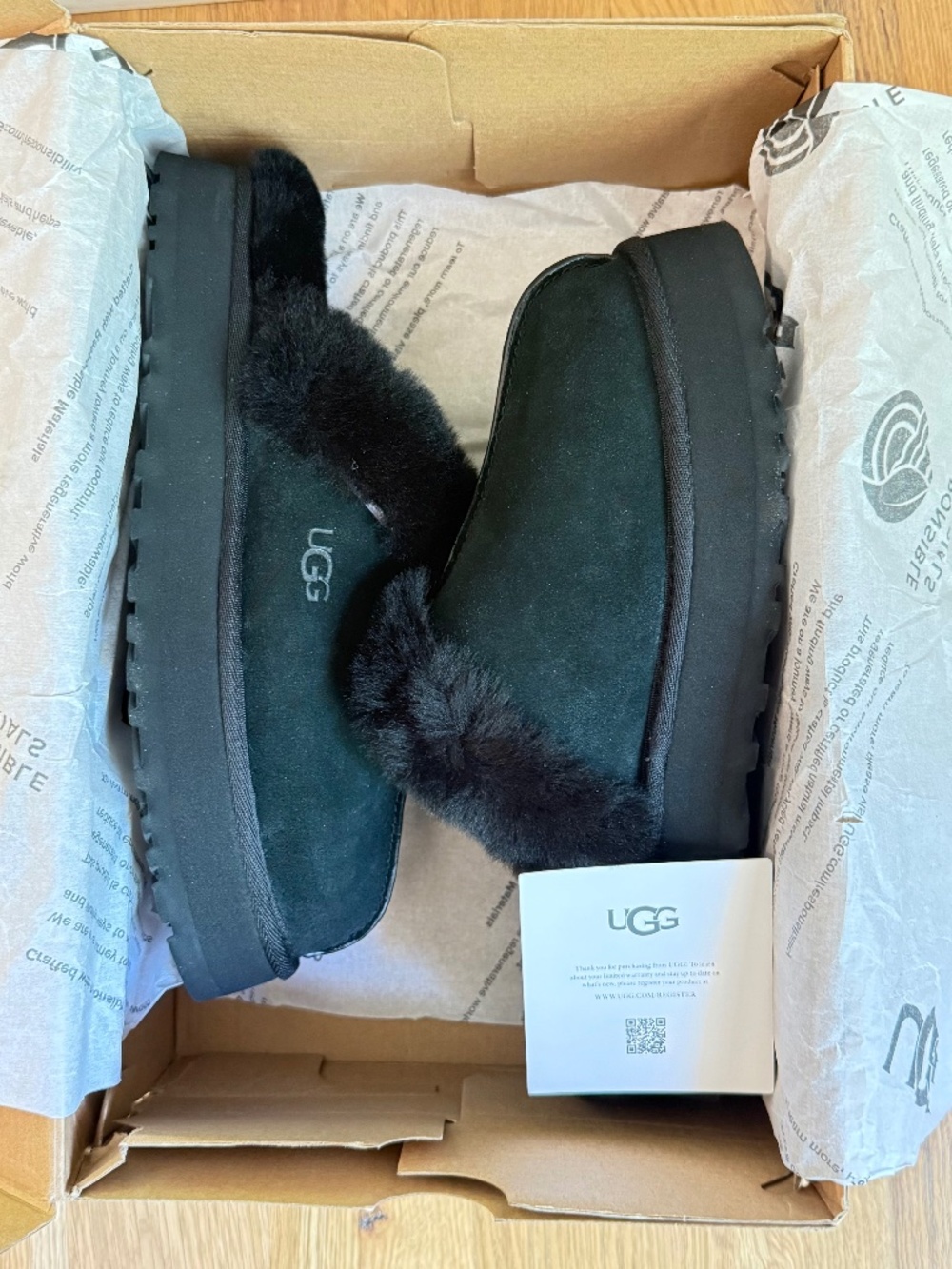 NIB UGG Disquette Slippers Black Women's Size 11